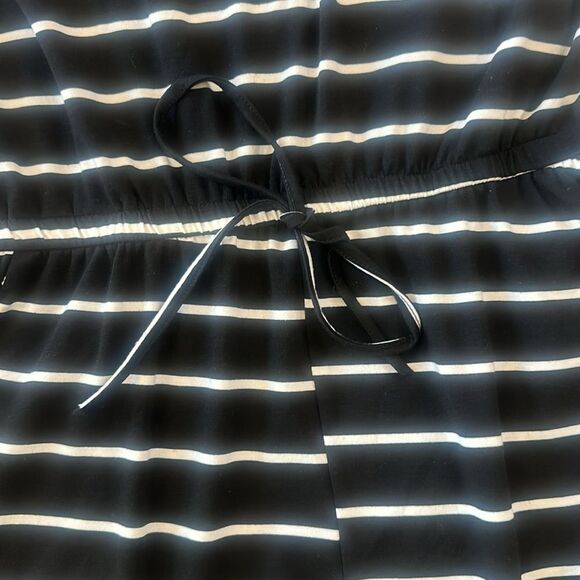 Women stripped romper size large - Picture 4 of 4